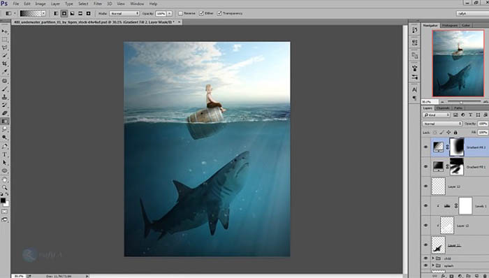 合成在海上被鲨鱼追逐的小孩子_我爱模板网